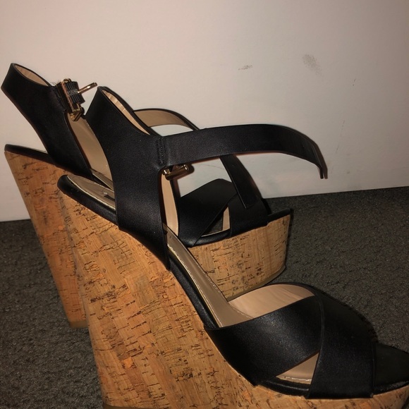 Wedge Heels - Picture 2 of 2